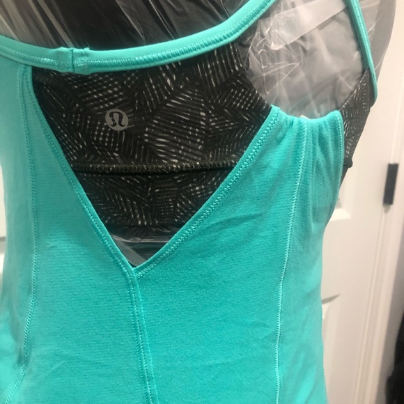 Size 4 -  2 Lululemon tank tops - Picture 4 of 12